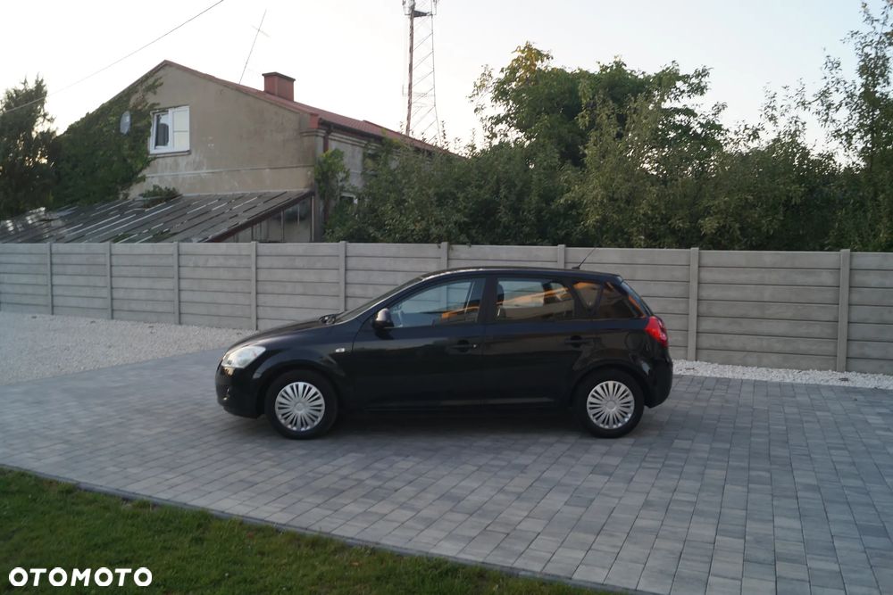 Kia Ceed - 25
