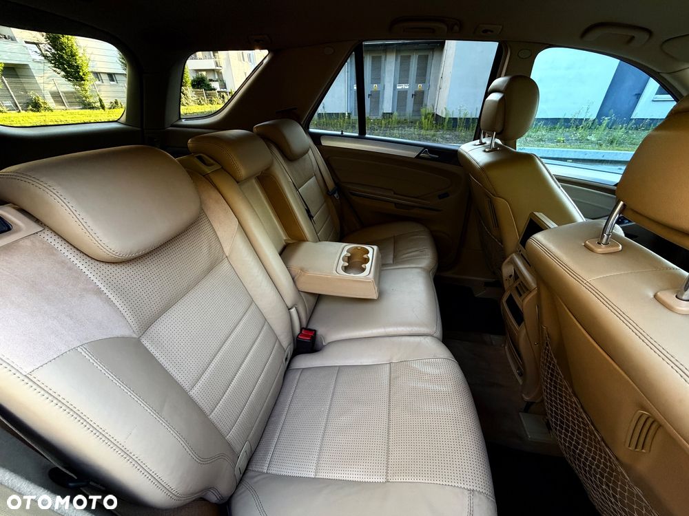 Mercedes-Benz ML 63 AMG 4Matic 7G-TRONIC - 32