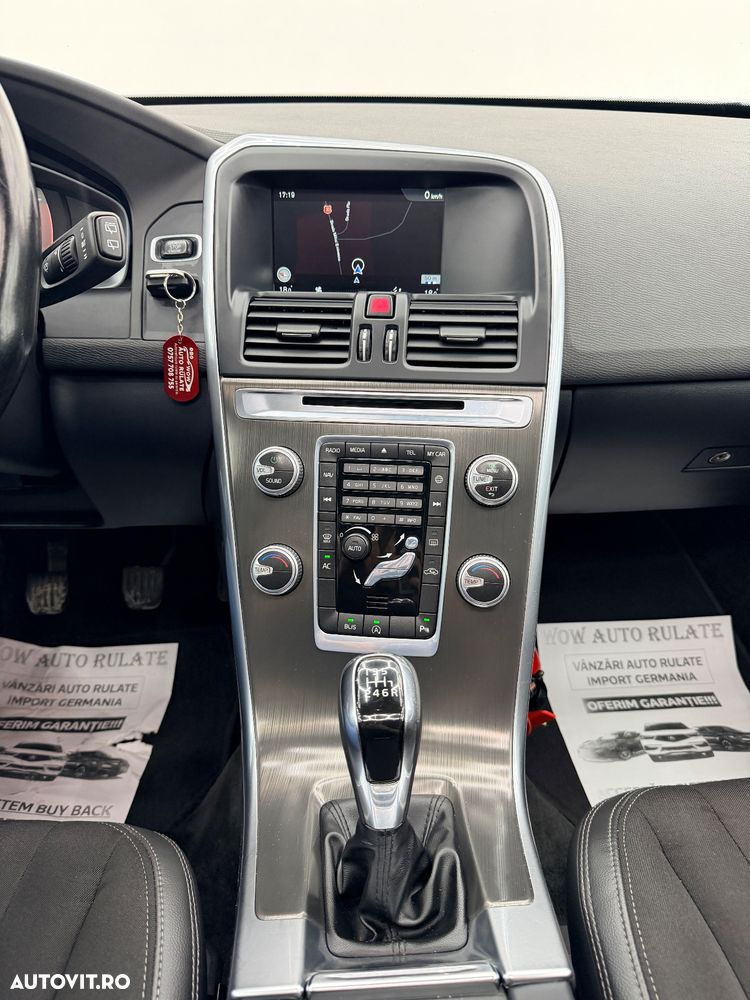 Volvo XC 60 D4 Momentum - 24