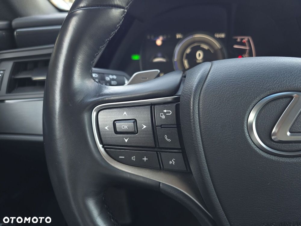 Lexus ES 300h Business Edition - 17