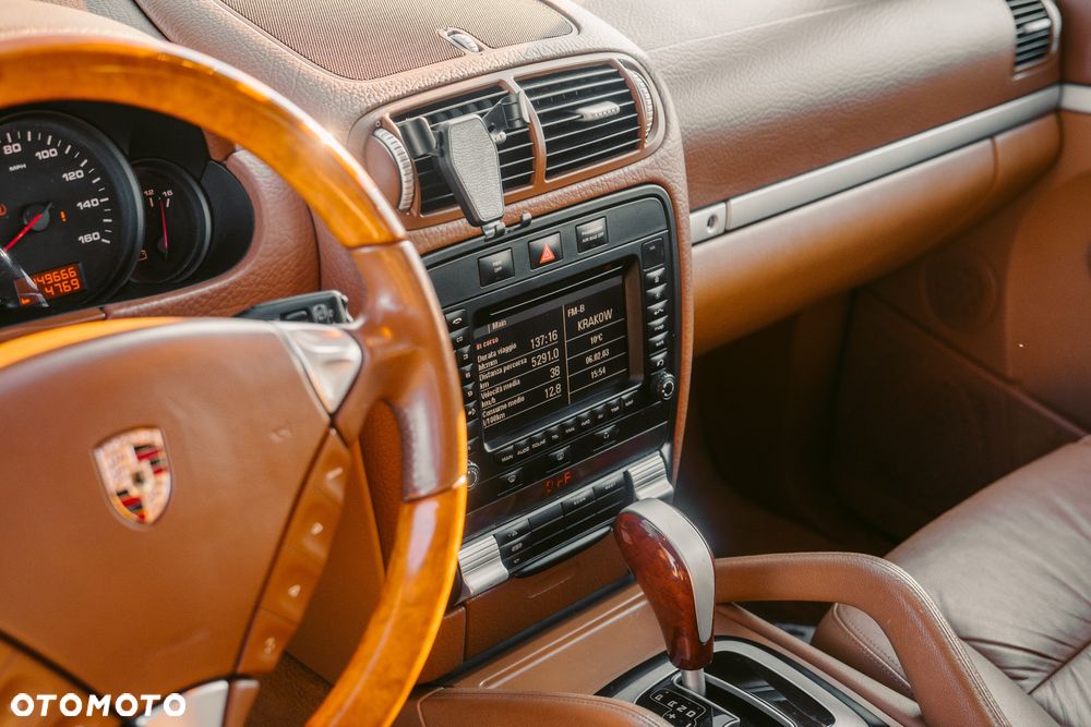 Porsche Cayenne - 14