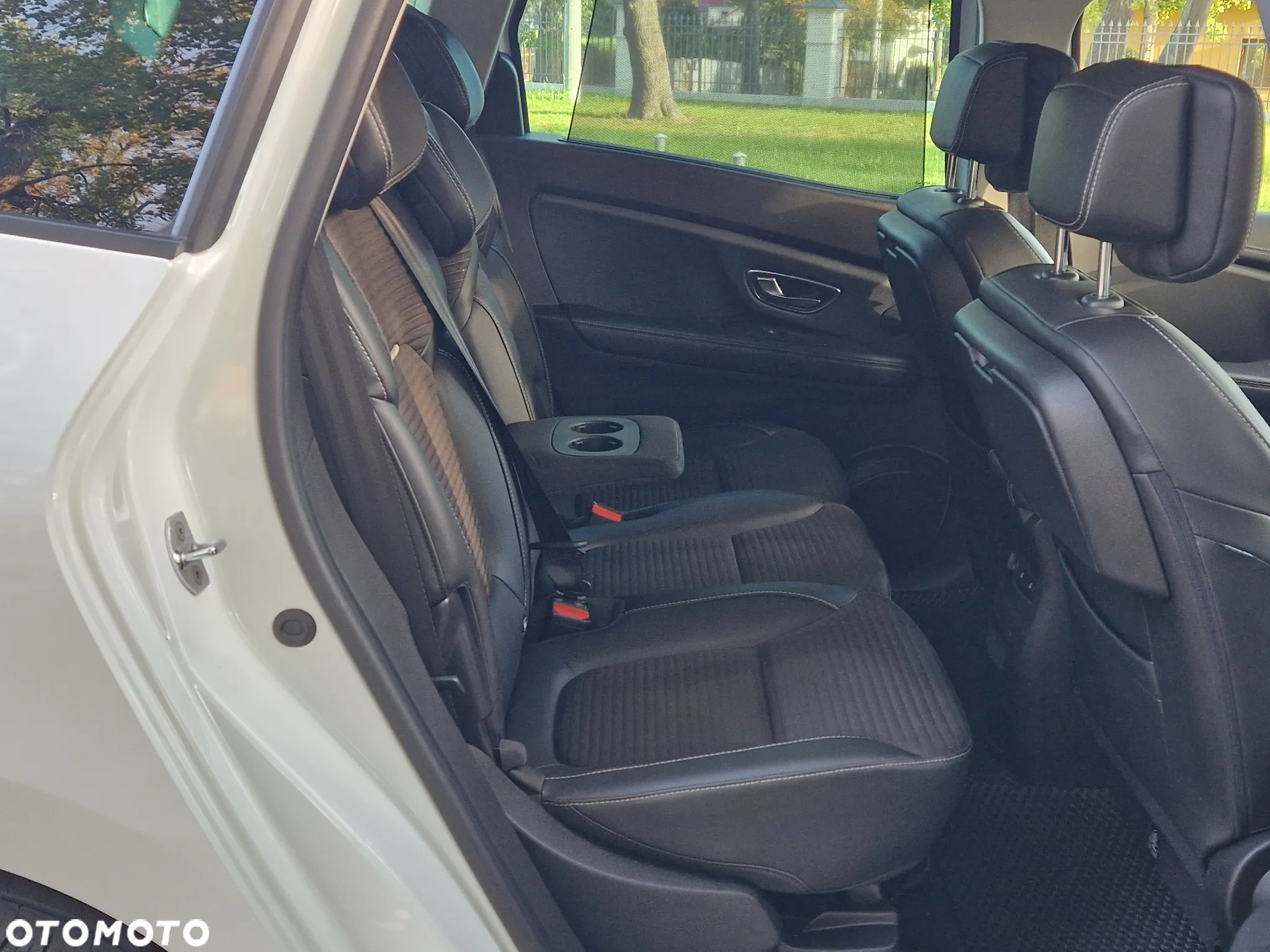 Renault Grand Scenic ENERGY TCe 130 BOSE EDITION - 27