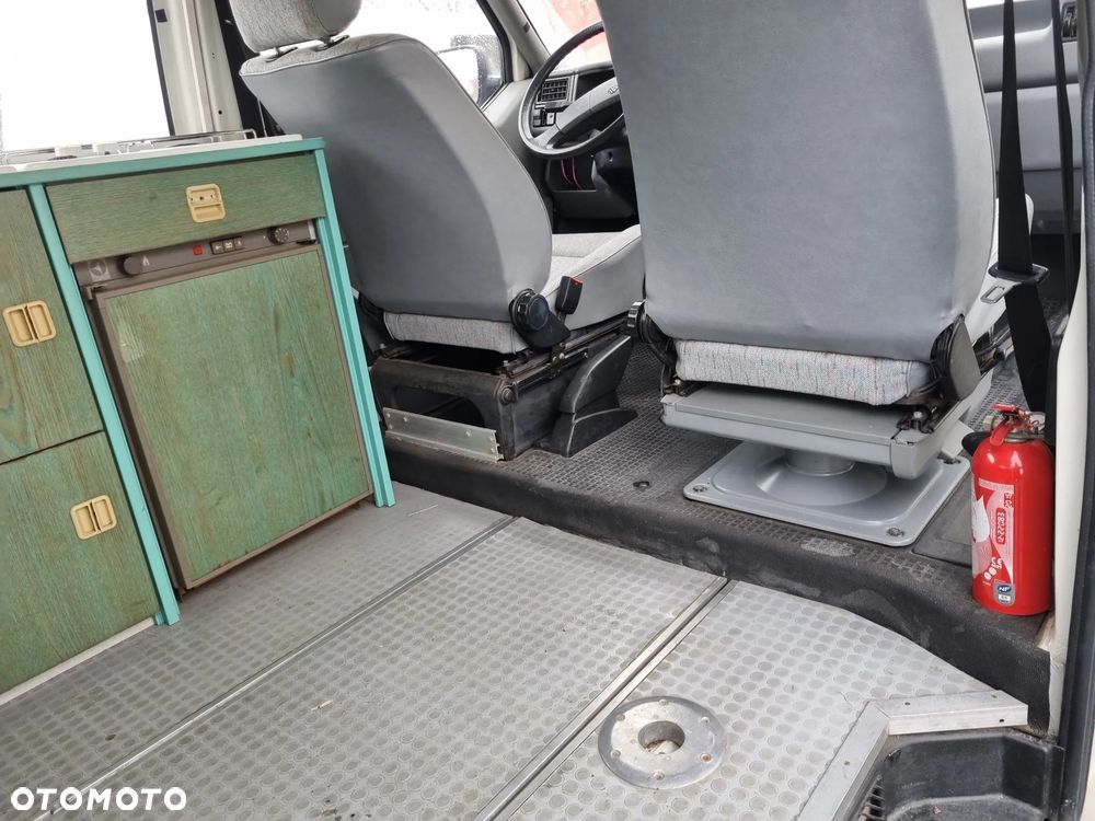 Volkswagen Transporter - 9