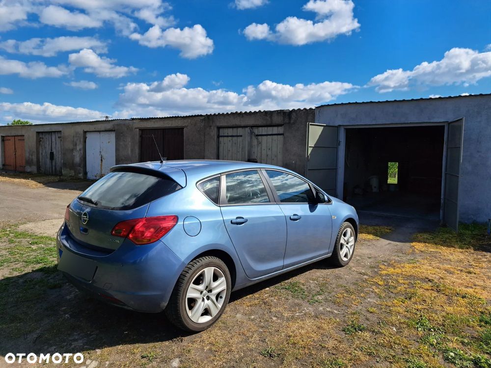 Opel Astra 1.4 Cosmo - 4
