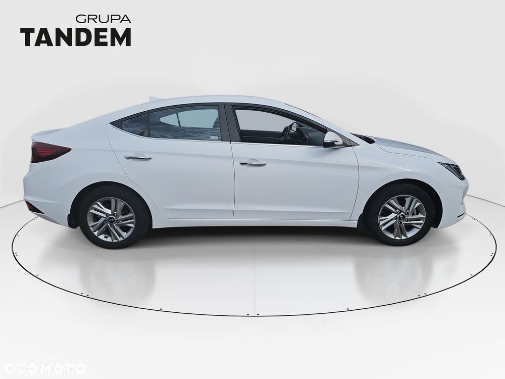 Hyundai Elantra 1.6 Comfort - 4
