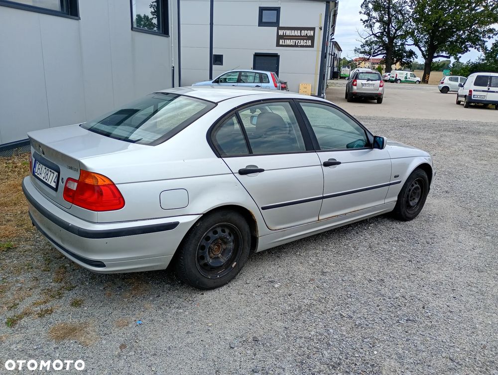 BMW Seria 3 318i - 3