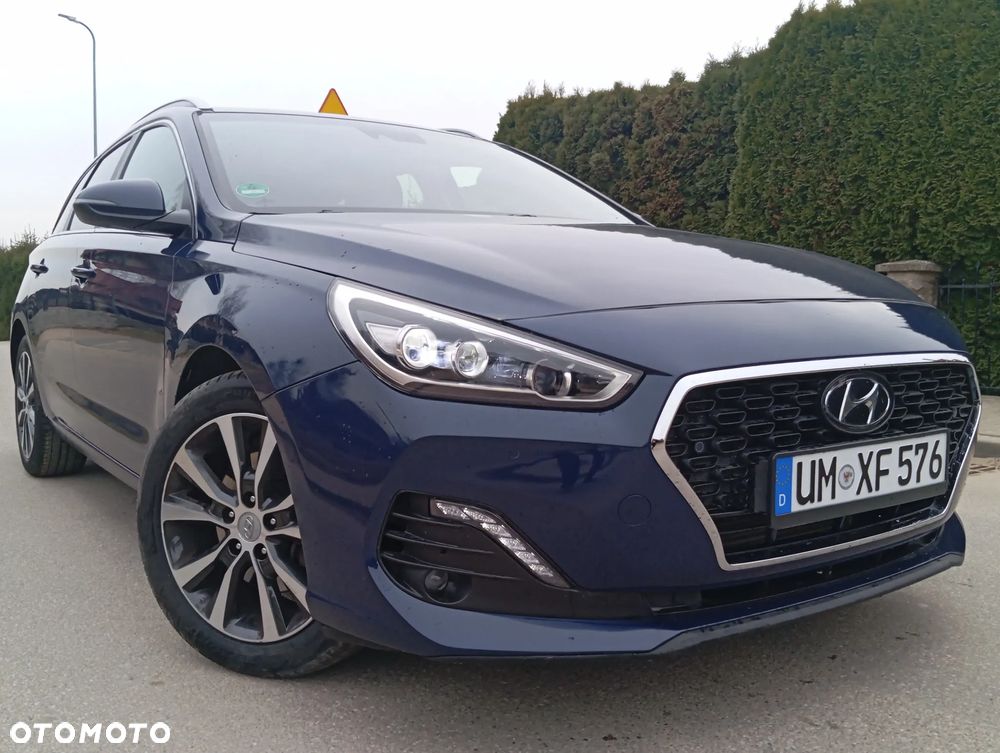 Hyundai i30 blue 1.6 CRDi Premium - 1