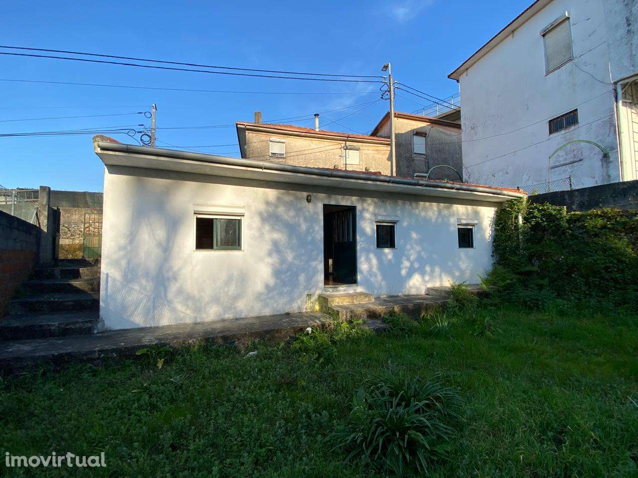 Moradia T2, 1 WC, com 55 m² e 300 m² de terreno, Oliveira do Douro - Grande imagem: 2/15