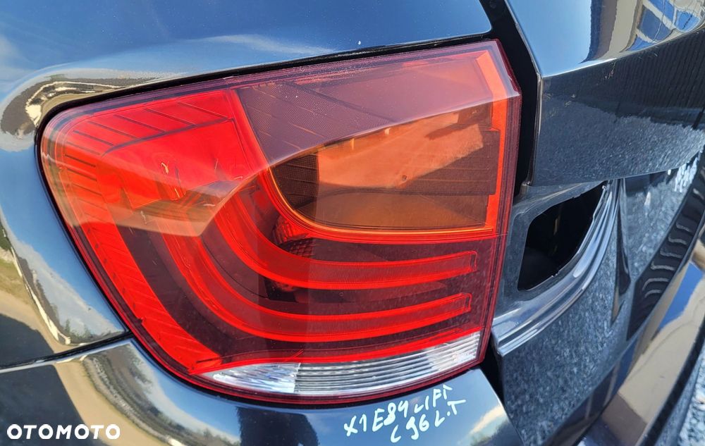 LAMPA W BŁOTNIK LEWY TYŁ TYLNA BMW X1 E84 LIFT C96 - 2
