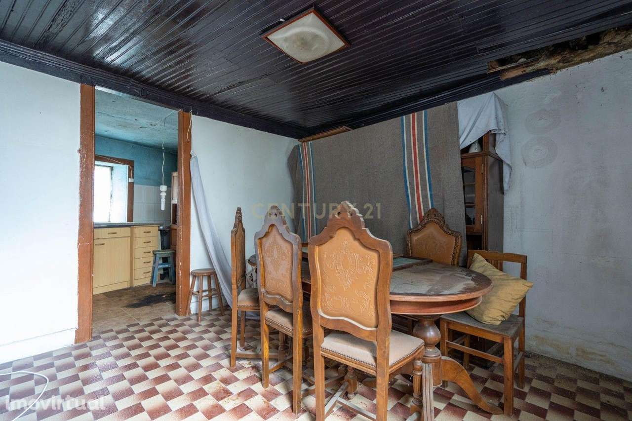 Moradia para renovação em Ervedal da Beira - Grande imagem: 3/28