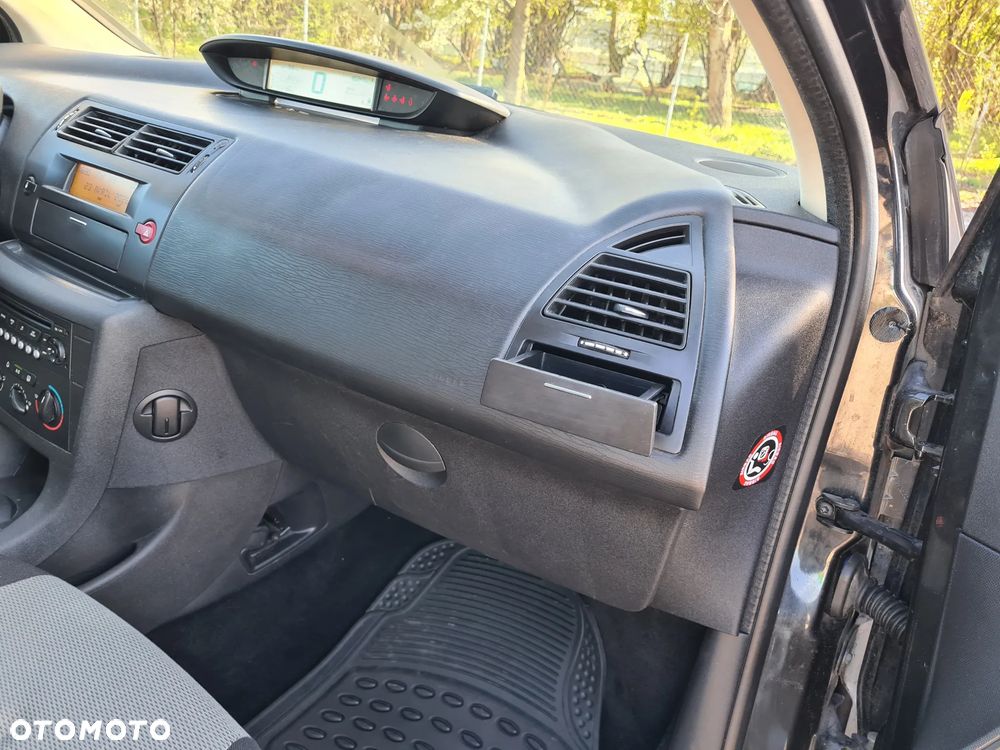 Citroën C4 1.4 16V Style - 29