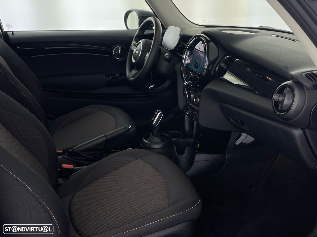 MINI 5 Portas Cooper Premium Essential Auto - 23
