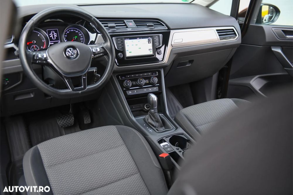 Volkswagen Touran - 16