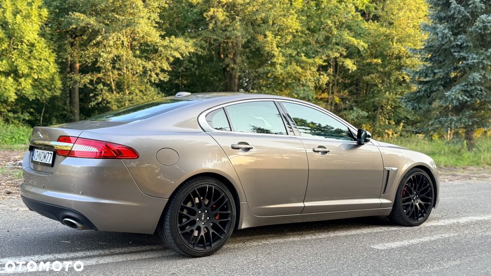 Jaguar XF 2.2 D - 3