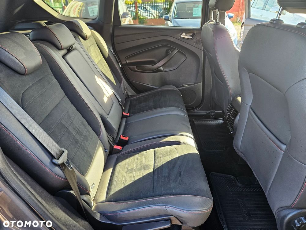 Ford Kuga 1.5 EcoBoost 2x4 ST-Line - 23