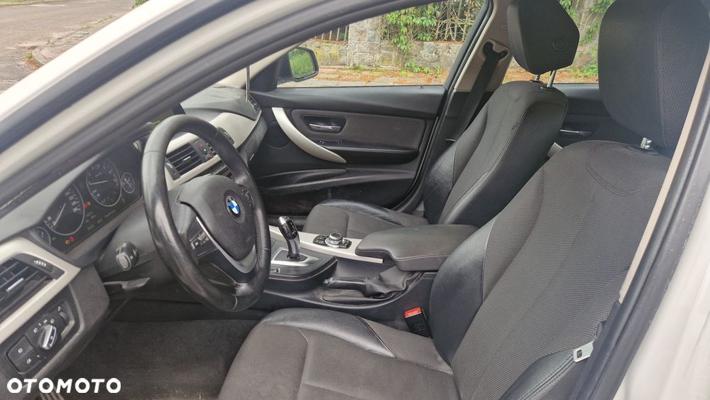 BMW Seria 3 318i - 12