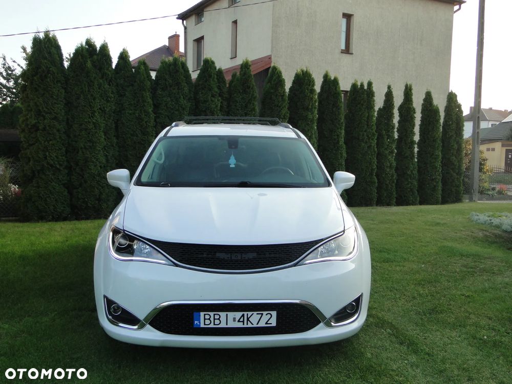 Chrysler Pacifica - 1