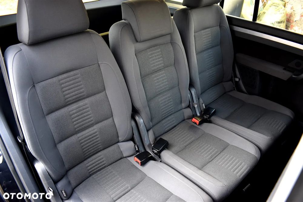 Volkswagen Touran 2.0 TDI DPF Highline - 17