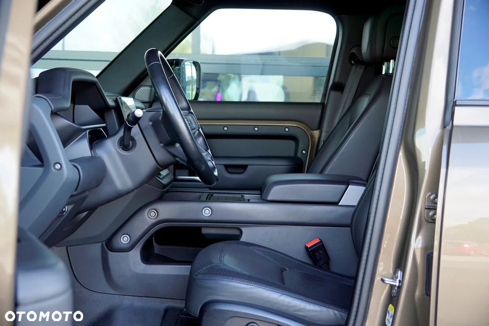 Land Rover Defender 3.0 D300 mHEV X-Dynamic HSE - 18