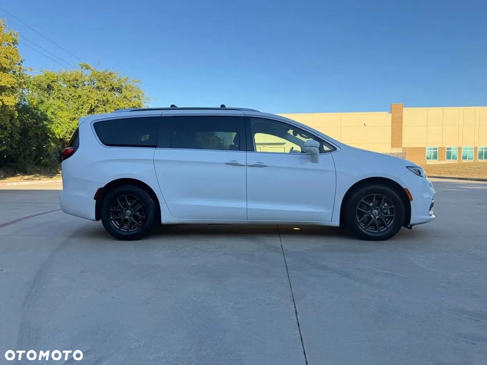 Chrysler Pacifica - 4