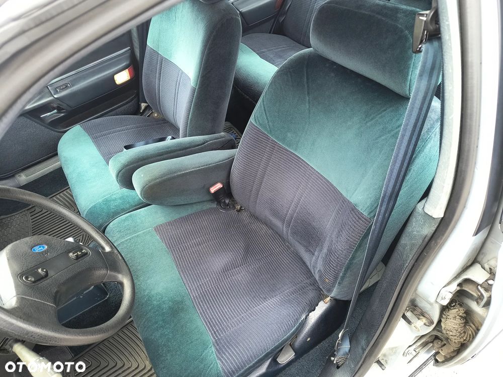 Ford Taurus 3.0 GL - 15