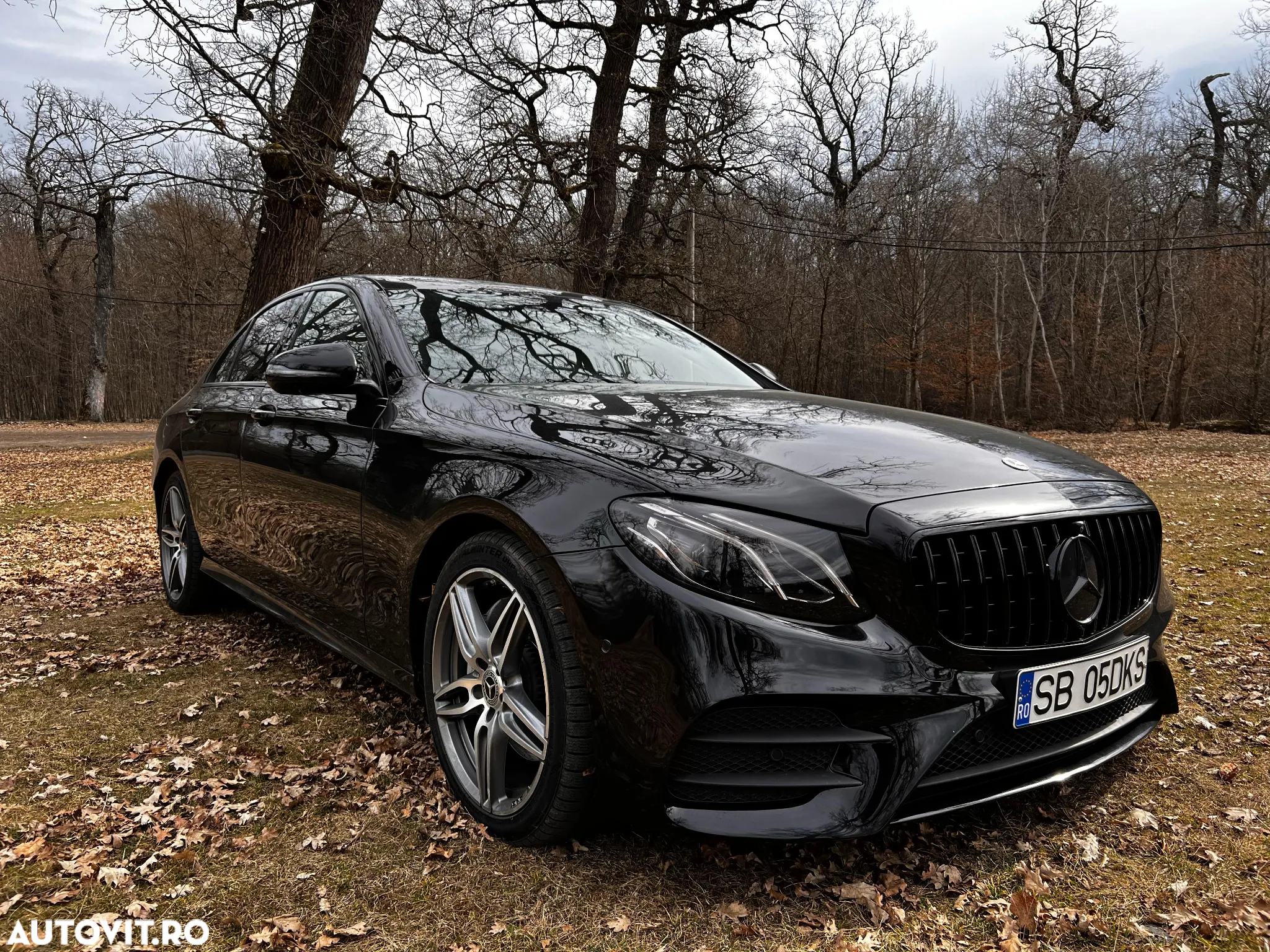 Mercedes-Benz E 220 d T 9G-TRONIC AMG Line - 9