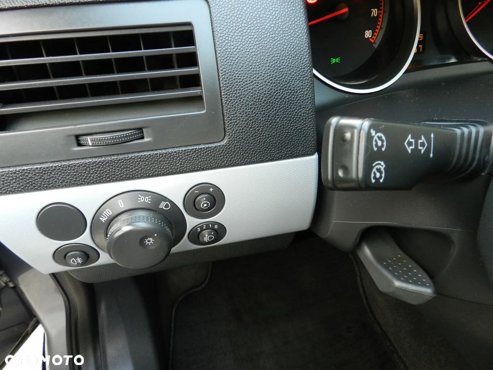 Opel Astra 1.6 Cosmo - 28