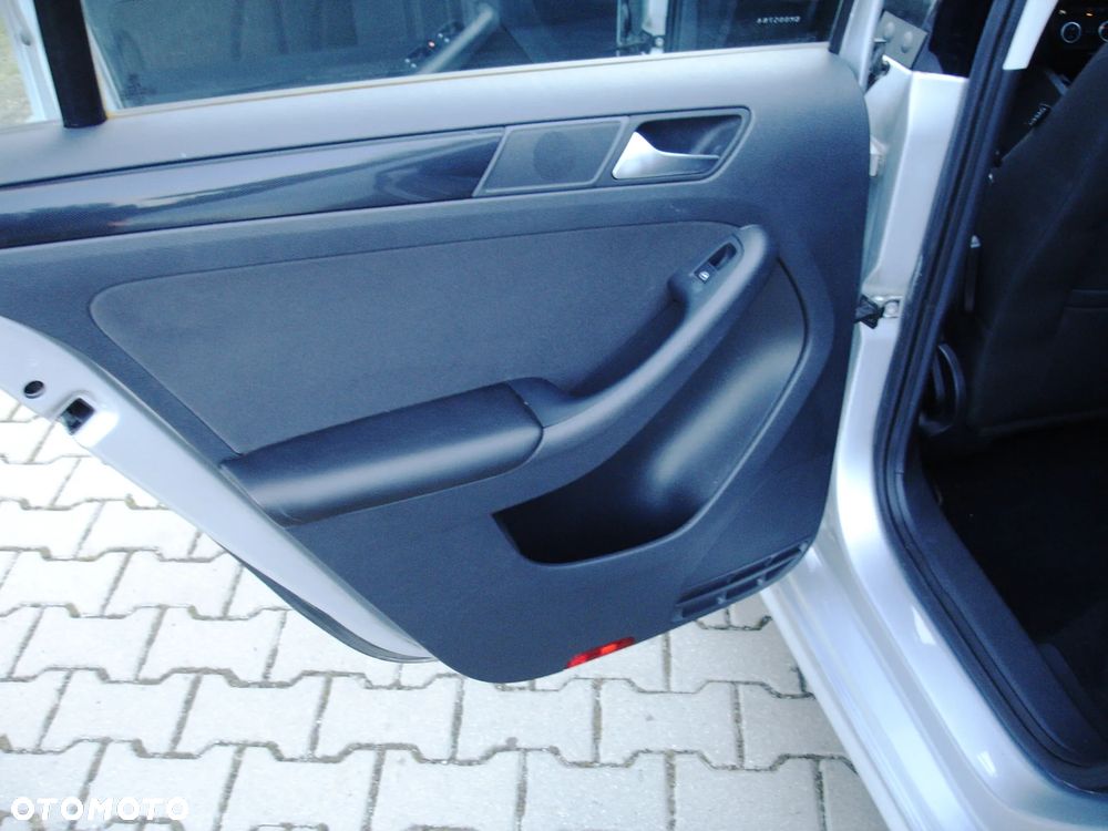 Volkswagen Jetta - 15