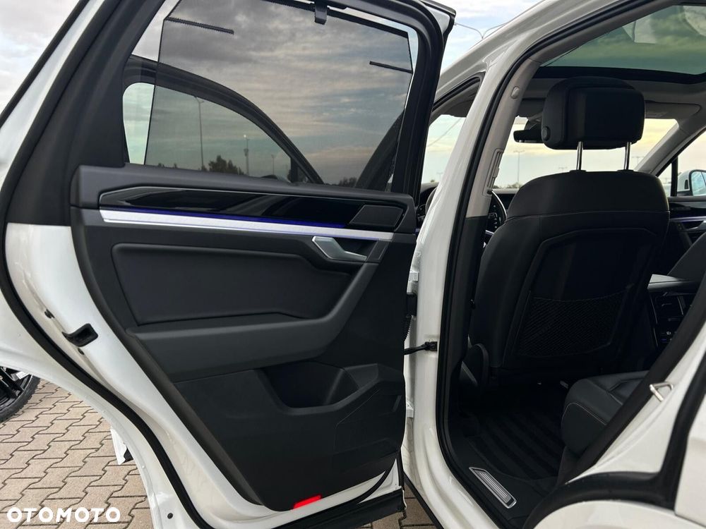 Volkswagen Touareg 3.0 V6 TDI SCR 4Mot R-Line - 24