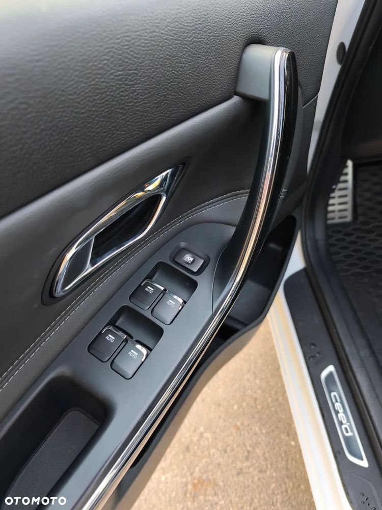 Kia Ceed Cee'd 1.6 CRDi GT Line DCT - 10