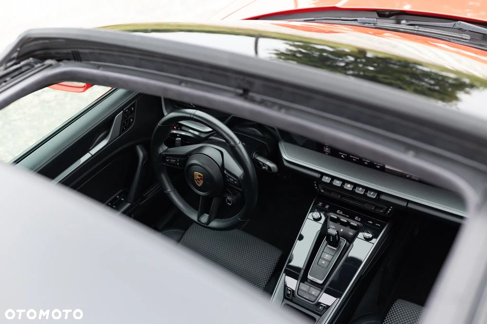 Porsche 911 Carrera 4S - 34