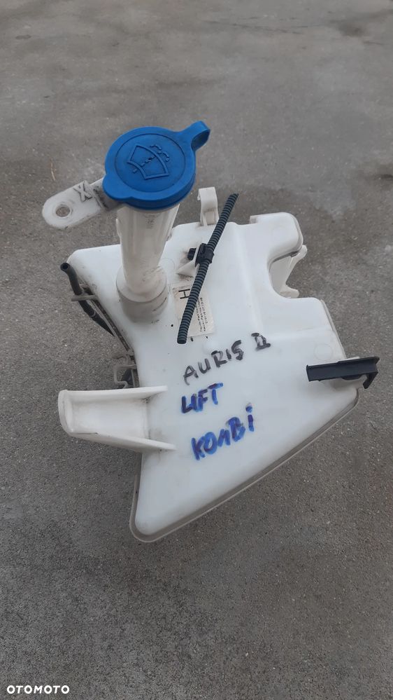 TOYOTA AURIS II 2 LIFT ZBIORNICZEK SPRYSKIWACZY KOMBI 15-18r