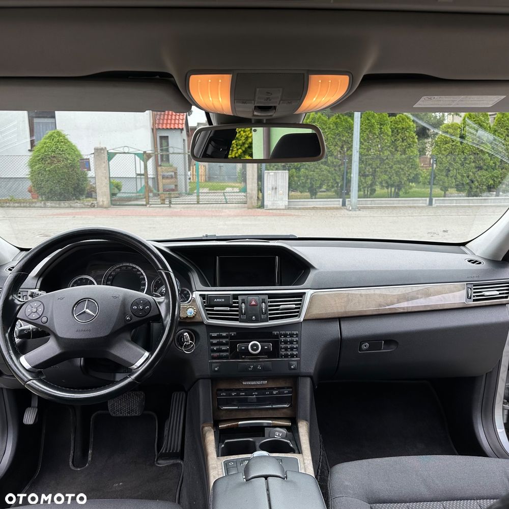 Mercedes-Benz Klasa E 350 CDI DPF BlueEFFICIENCY 7G-TRONIC Elegance - 13