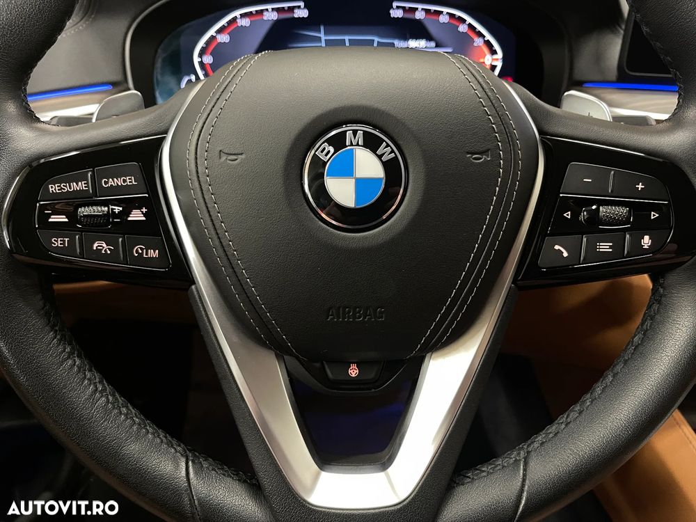 BMW Seria 5 520i Aut. Luxury Line - 28