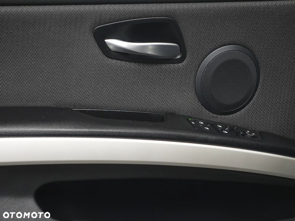 BMW Seria 3 320d xDrive DPF - 18