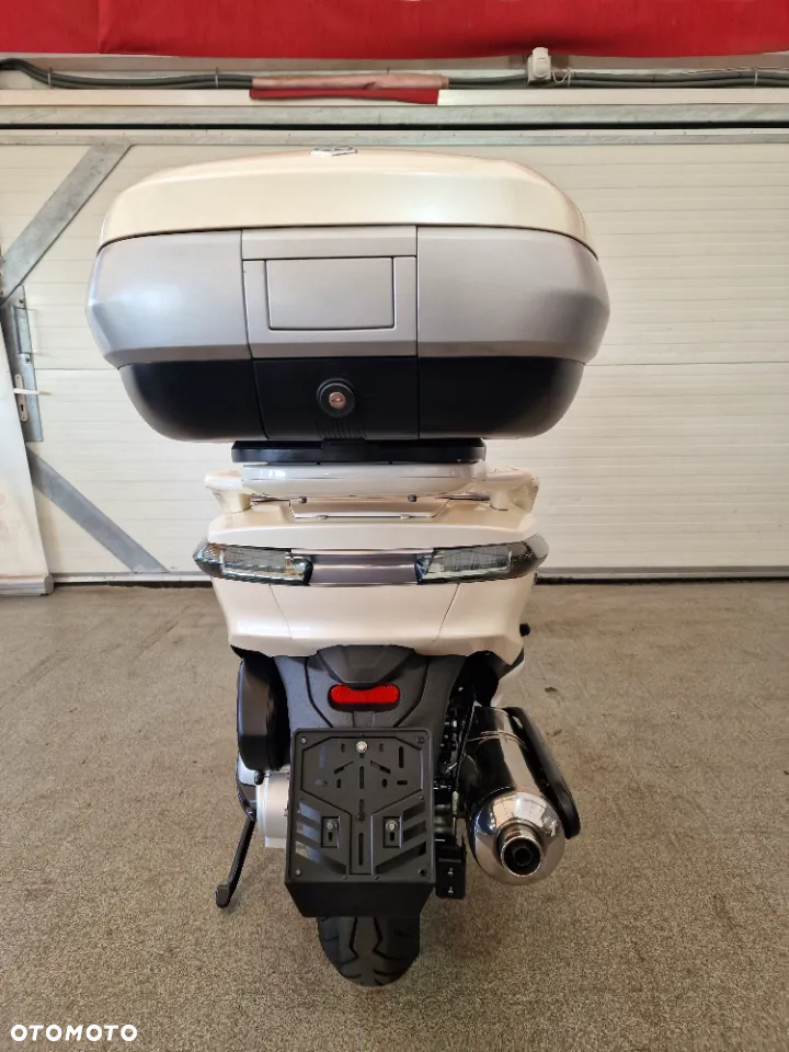 Piaggio X10 - 27
