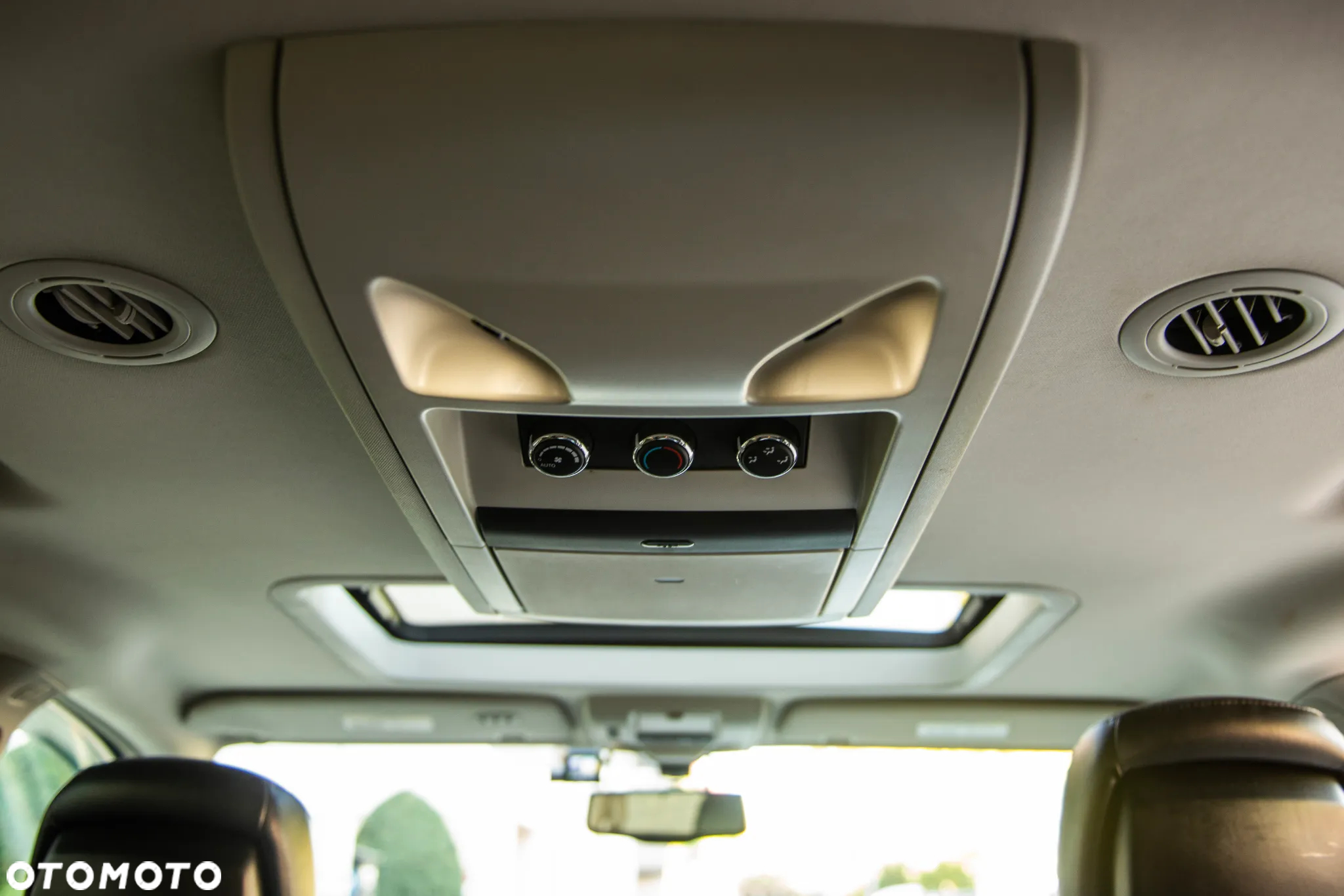 Chrysler Town & Country 3.6 Limited - 28
