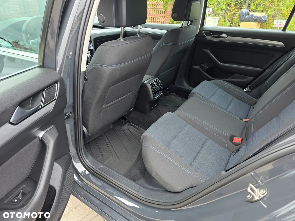Volkswagen Passat Variant - 9