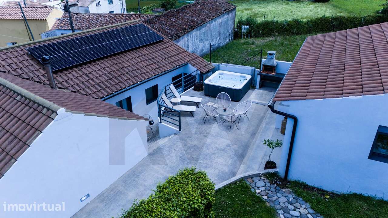 Entre o Mar e a Natureza – Moradia T4 Renovada com Anexo T0 e Jacuzzi - Grande imagem: 2/60