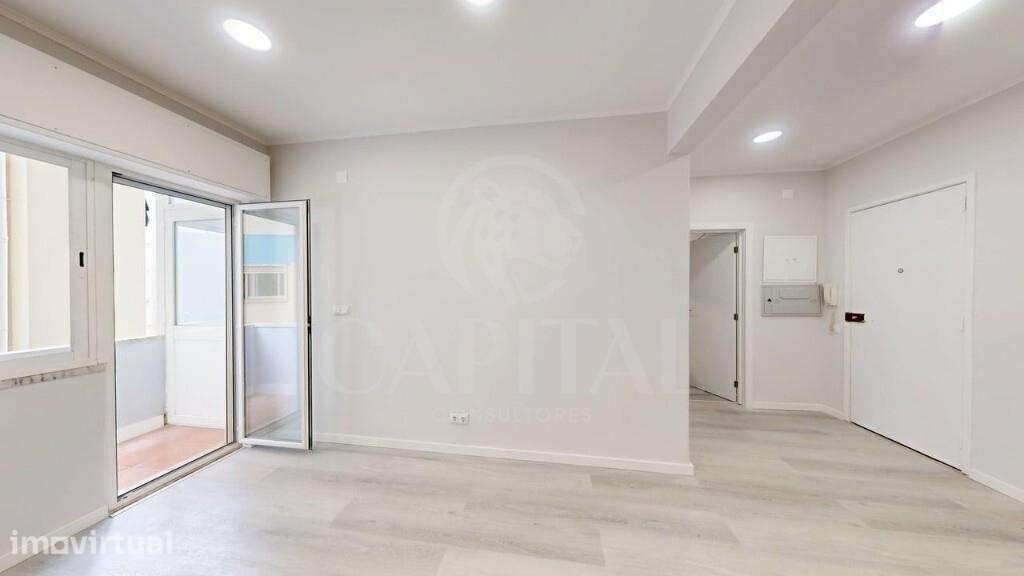T1 remodelado junto à Estação da Amadora, moderno e pronto a habitar. - Grande imagem: 2/23