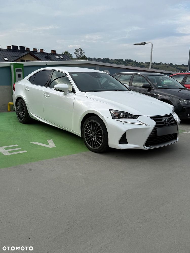 Lexus IS 300h Business Edition - 18