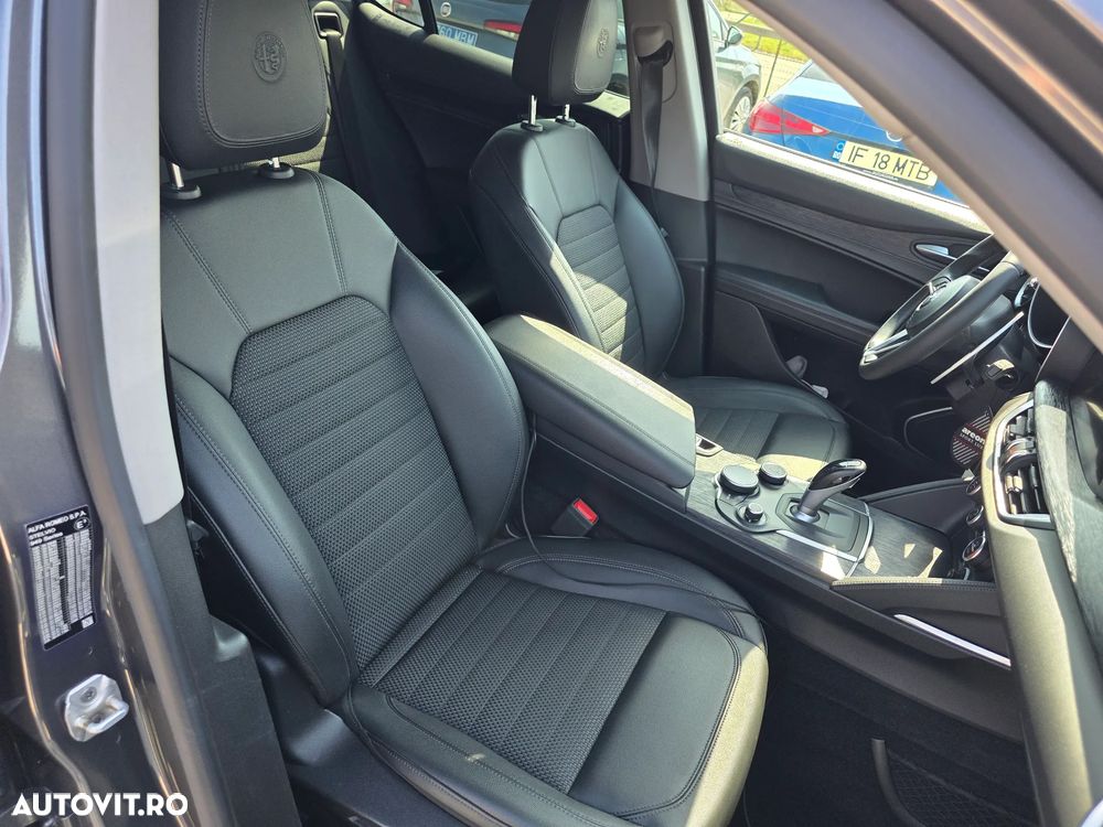 Alfa Romeo Stelvio 2.2 16V AT8 Q4 Veloce - 25
