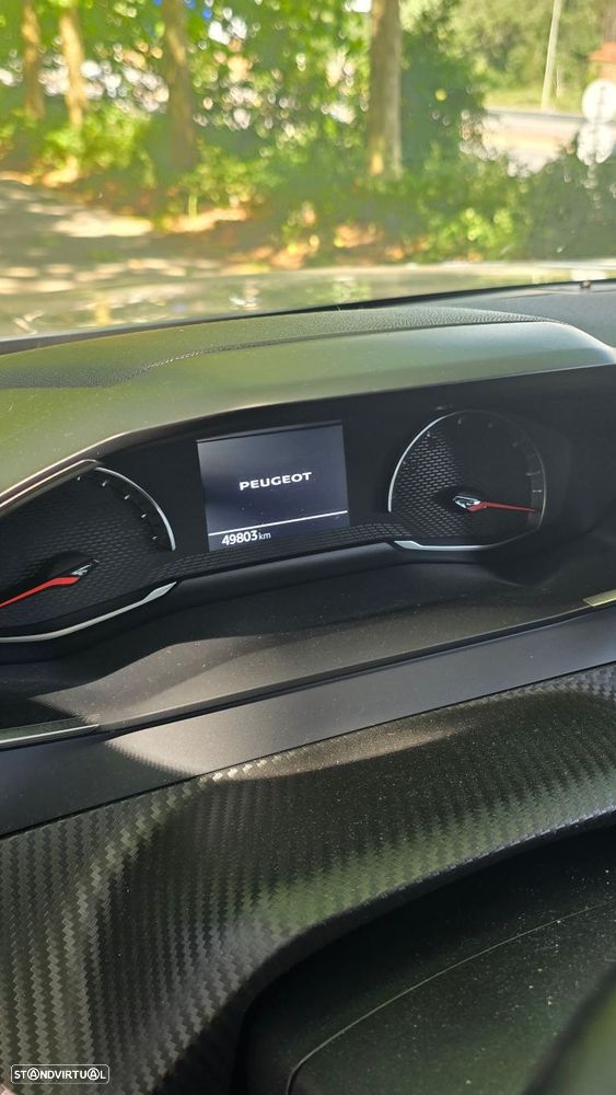 Peugeot 2008 1.2 PureTech Allure - 12