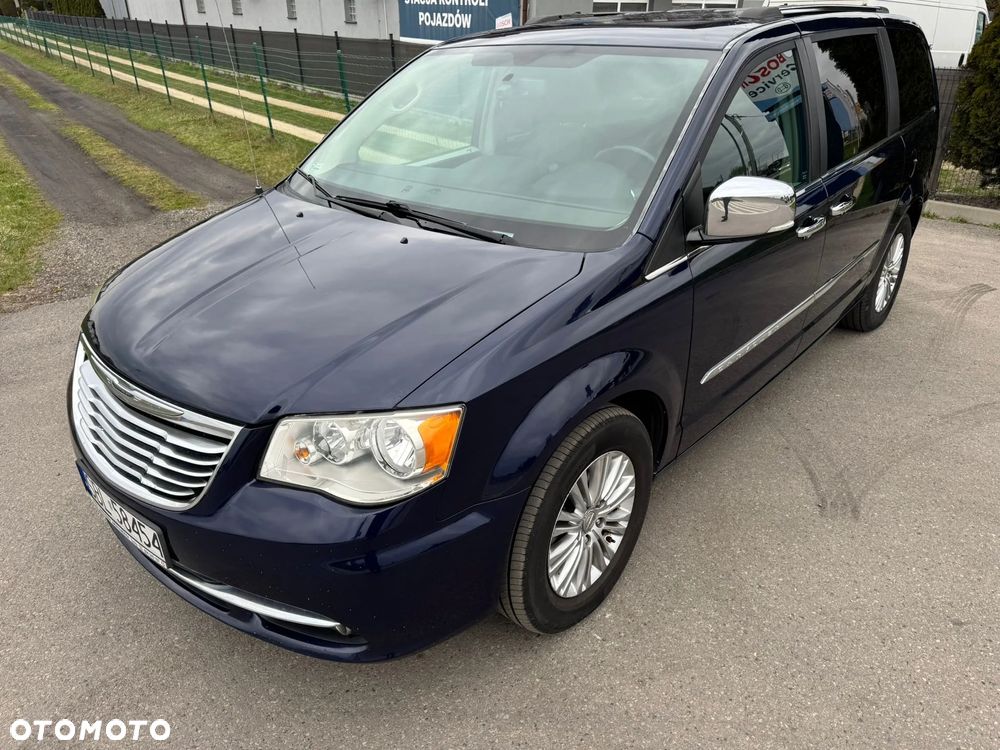 Chrysler Town & Country - 18
