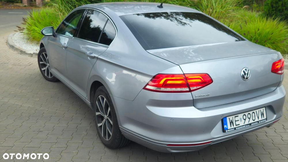 Volkswagen Passat - 4