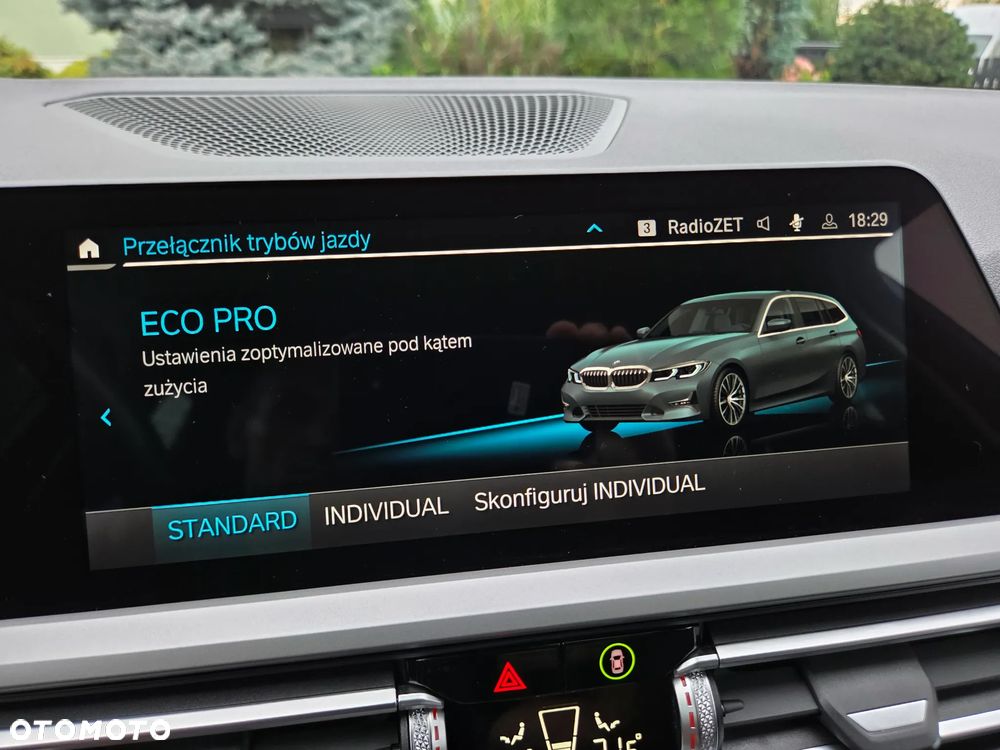 BMW Seria 3 330i Touring xDrive Sport Line - 32