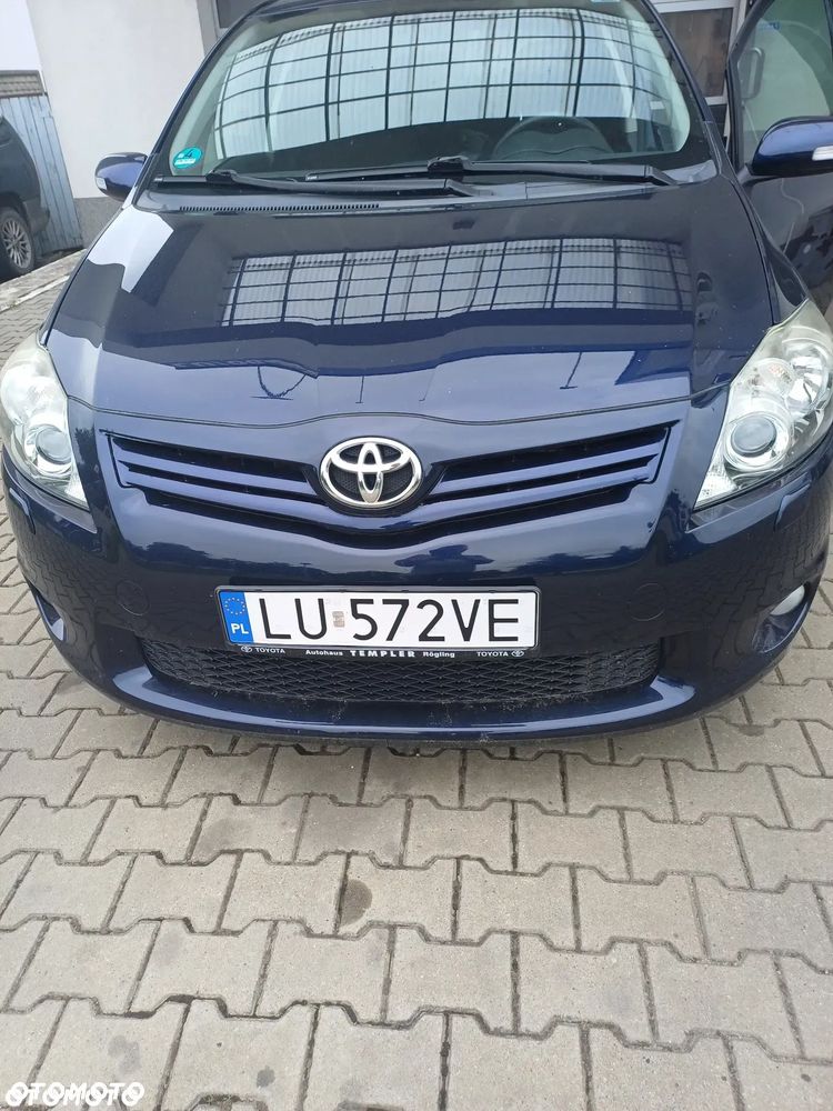 Toyota Auris 1.6 Premium + - 1