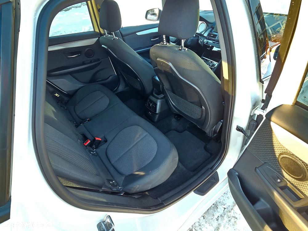 BMW Seria 2 218d - 13