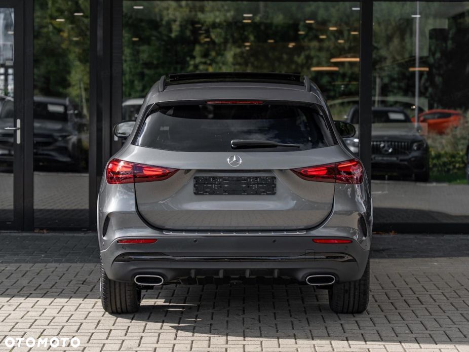 Mercedes-Benz GLA - 7