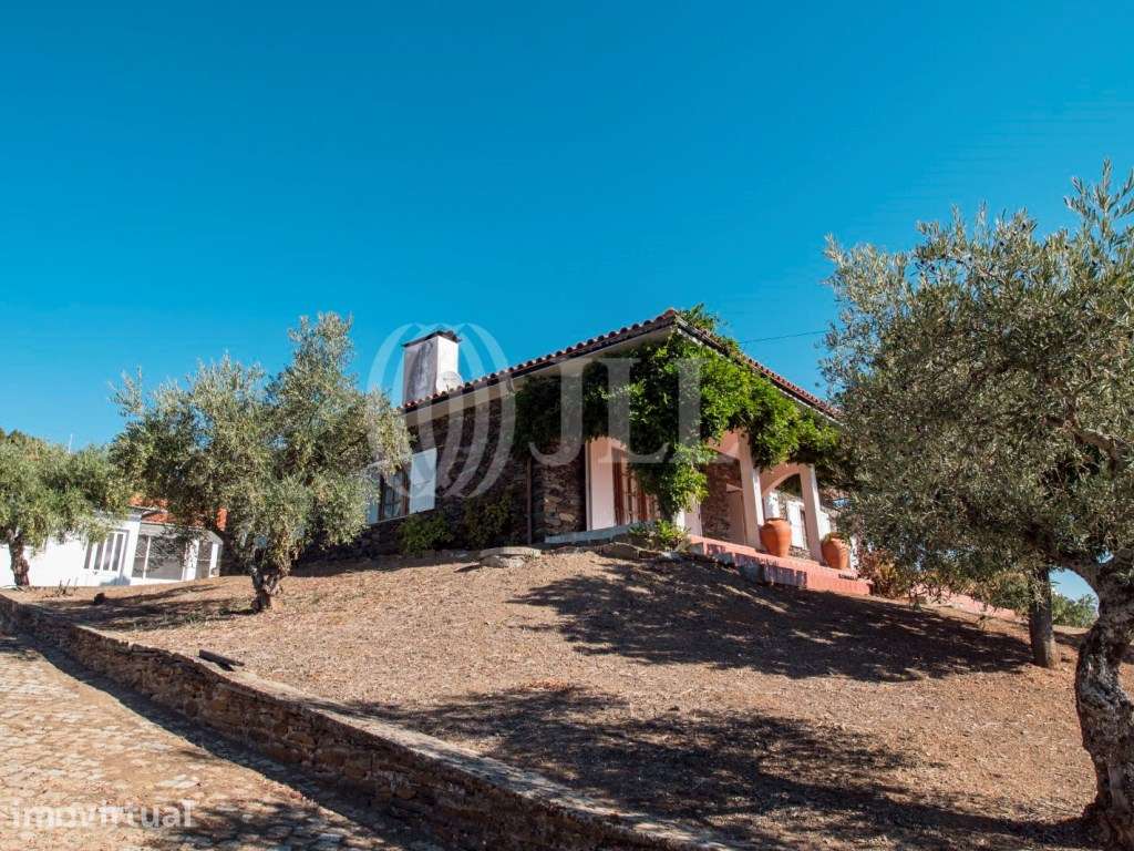 Quinta Meirinhos com 31.094 m2 e piscina, Bragança - Grande imagem: 2/29